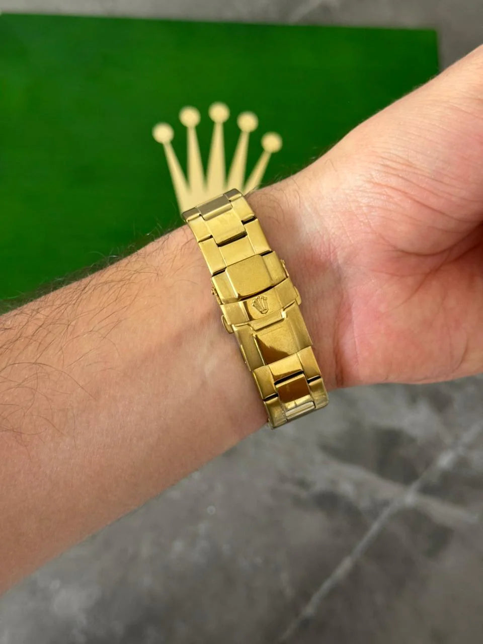 Reloj Submariner Dorado con Esfera Negra y Bisel Negro | Estilo Deportivo Luxury Premium