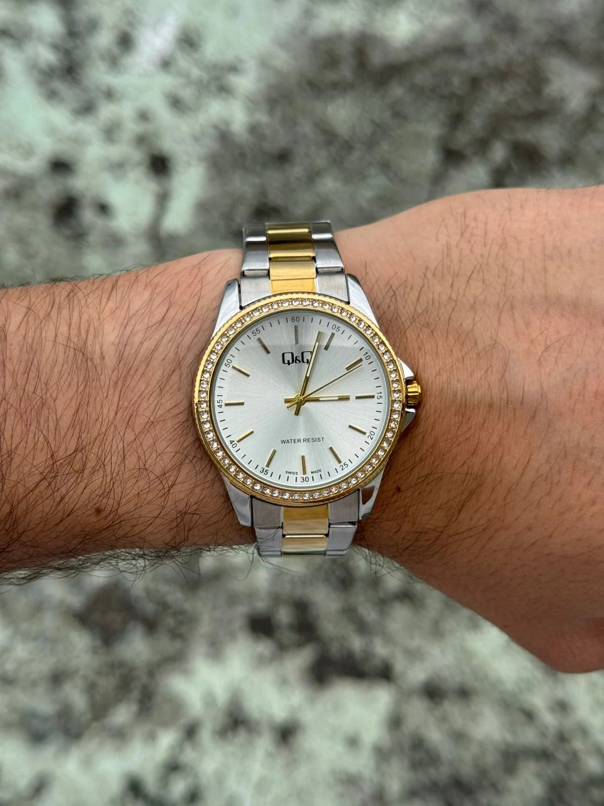 Reloj Bicolor Dorado con Esfera Plateada y Detalles Tipo Diamante | Estilo Luxury Ejecutivo