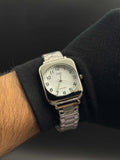 Reloj Cuadrado Plateado con Esfera Blanca QYQ NM | Estilo Luxury Moderno