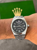 Reloj Plateado con Esfera Negra | Estilo Clásico Elegante Premium