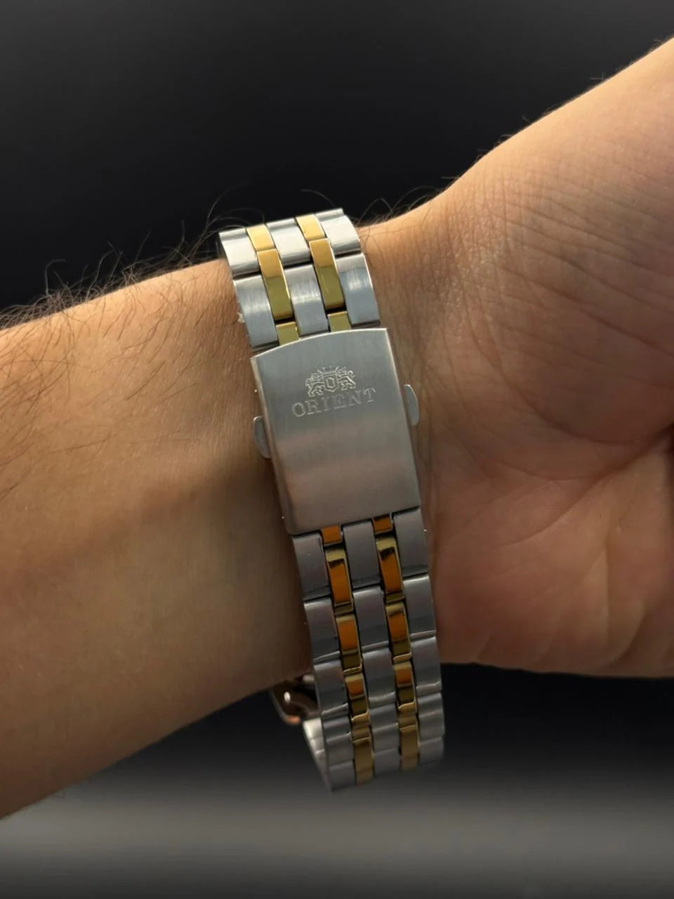 Reloj Bicolor Dorado con Esfera Plateada y Calendario | Estilo Luxury Elegante Premium