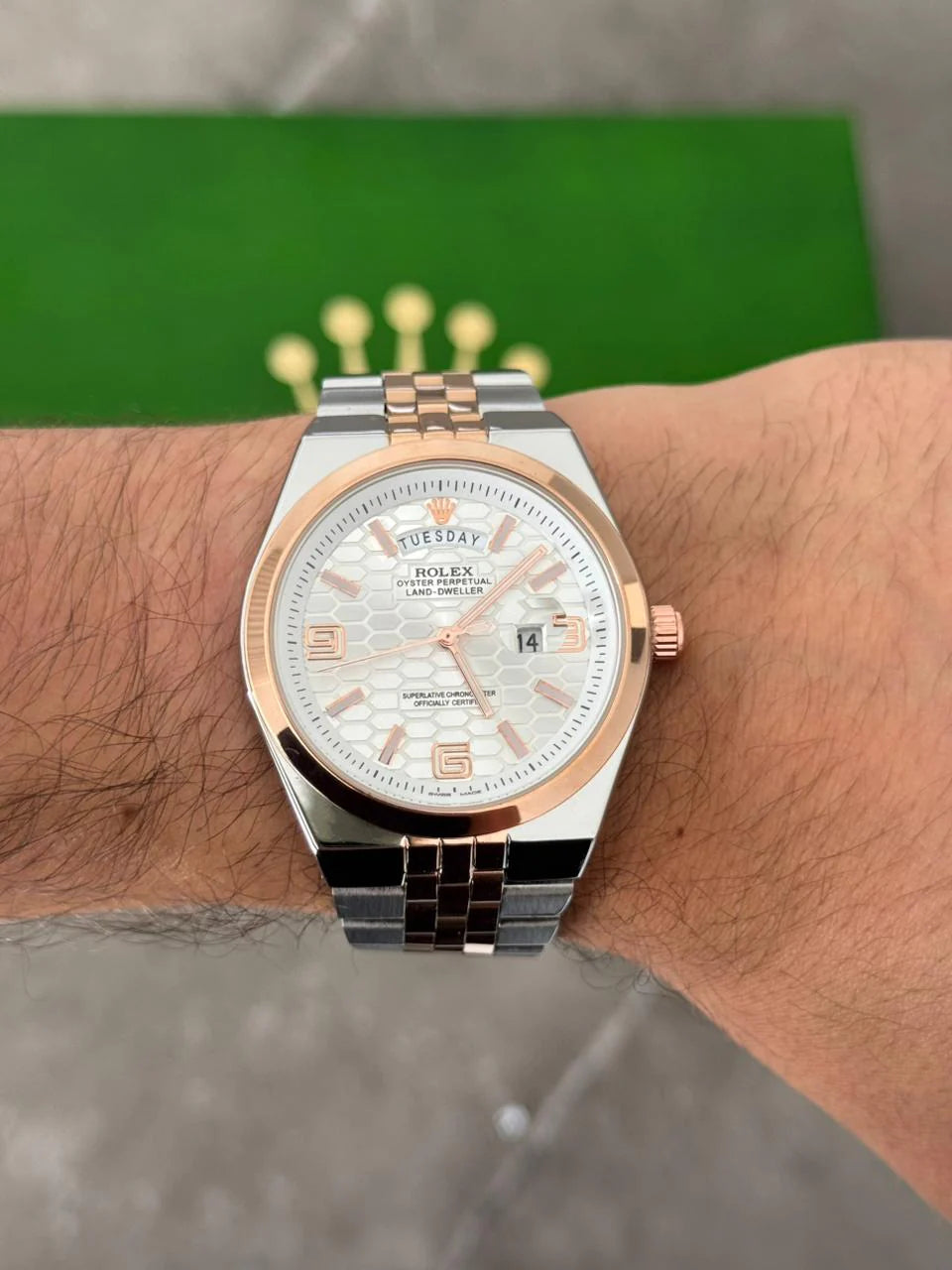 Reloj Bicolor Oro Rosa con Esfera Plateada | Estilo Elegante Premium
