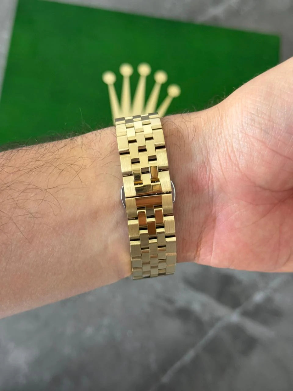 Reloj Dorado con Esfera Azul | Estilo Elegante Premium