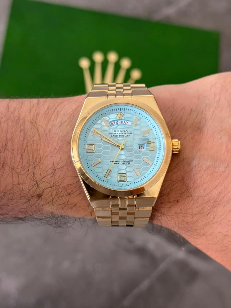 Reloj Dorado con Esfera Azul | Estilo Elegante Premium