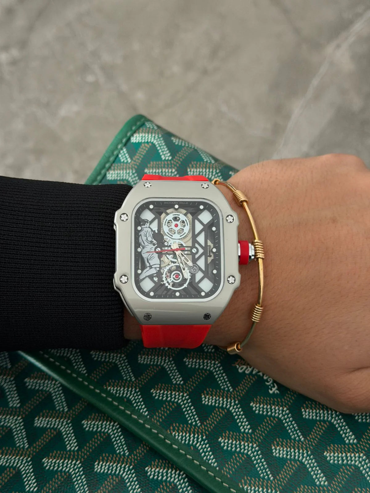 Reloj Rchrd Mll C7 Goma Roja con Tablero Plateado | Luxury Deportivo Premium