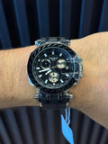 Reloj Deportivo Goma Negra con Esfera Negra y Detalles Plateados | Estilo Moderno Premium