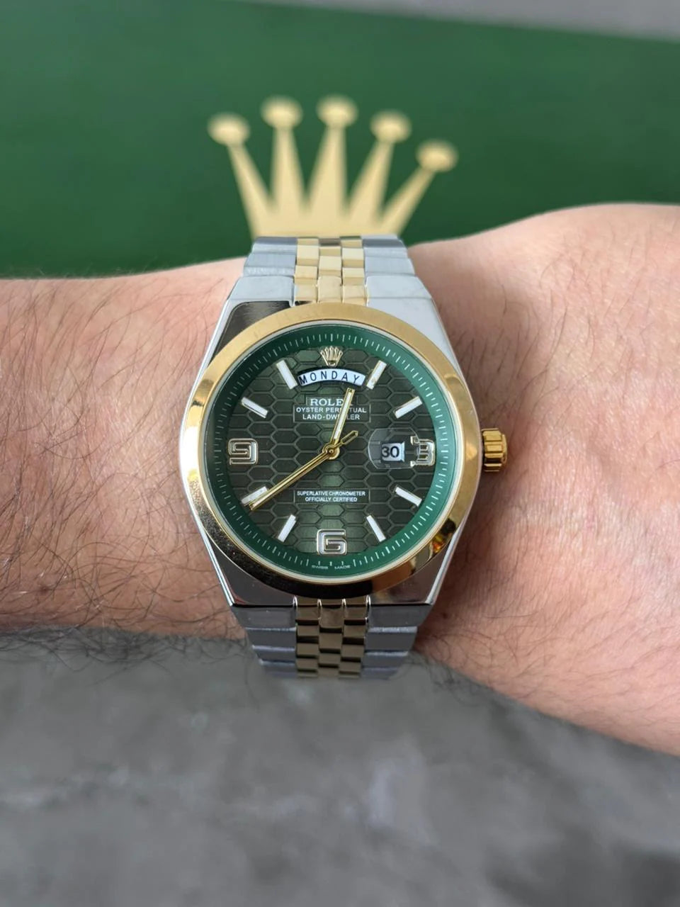 Reloj Bicolor Dorado con Esfera Verde | Estilo Elegante Premium
