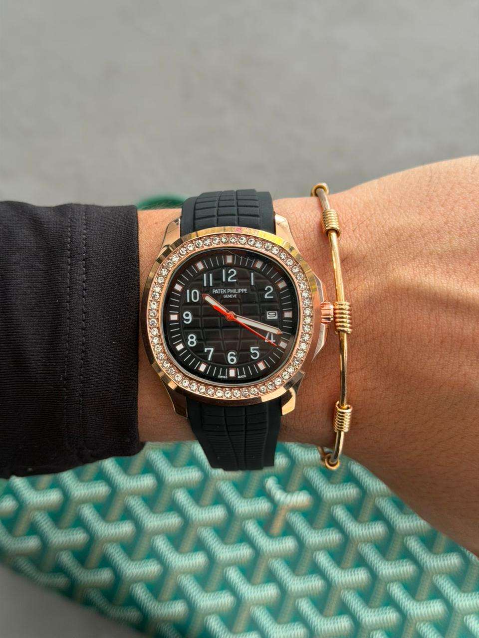 Reloj Ptk Circones Goma Negra con Tablero Negro Oro Rosa | Luxury Sport Rose Gold