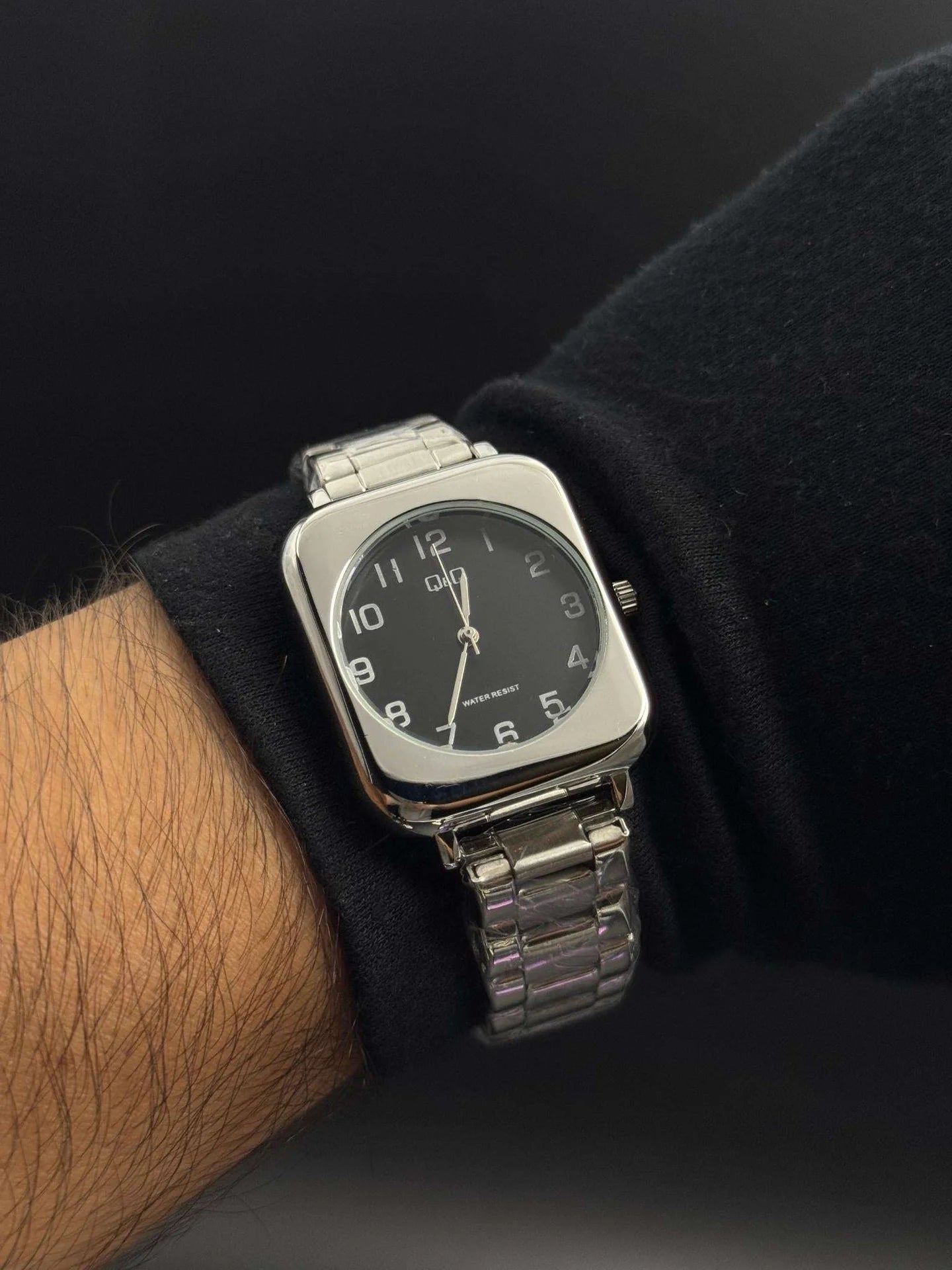 Reloj Cuadrado Plateado con Esfera Negra QYQ NM | Luxury Ejecutivo Moderno