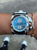 Reloj Cronógrafo Blanco y Plateado QYQ Tchmrn | Sport Luxury con Esfera Azul y Pulso en Goma