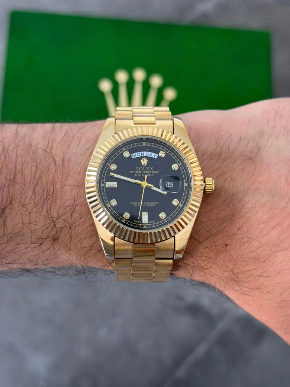 Reloj Dorado con Esfera Negra Estilo Diamond 2026 | Diseño Luxury Premium