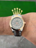 Reloj Bicolor Oro Rosa Texturizado con Esfera Gris | Elegancia Moderna Premium