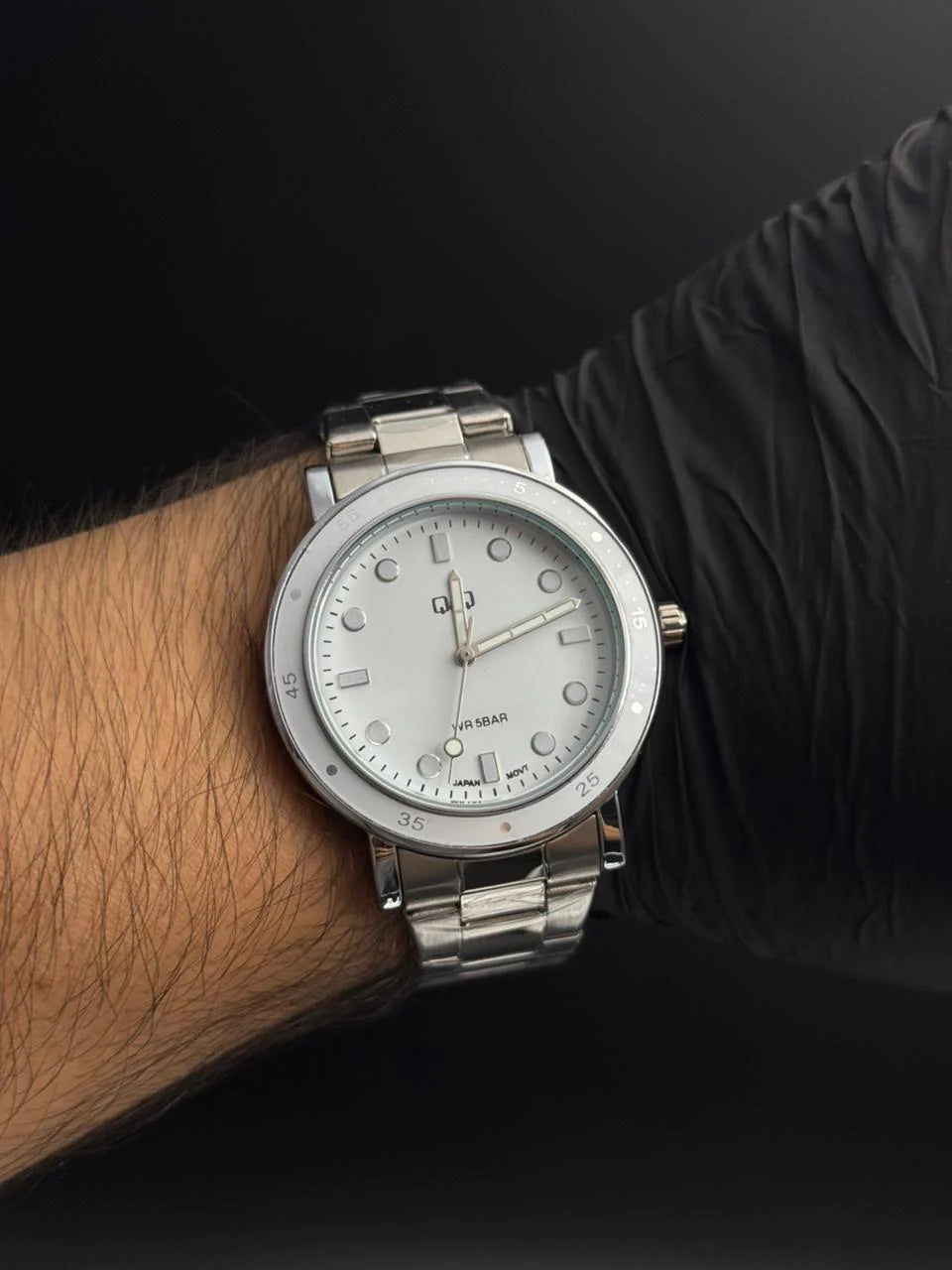 Reloj Plateado con Esfera Blanca y Bisel Blanco | Estilo Luxury Deportivo Elegante