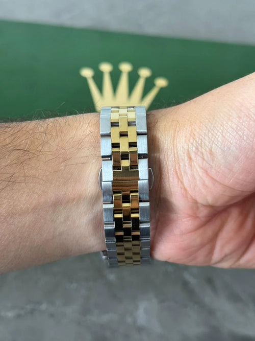 Reloj Bicolor Dorado con Esfera Plateada | Estilo Clásico Elegante Premium