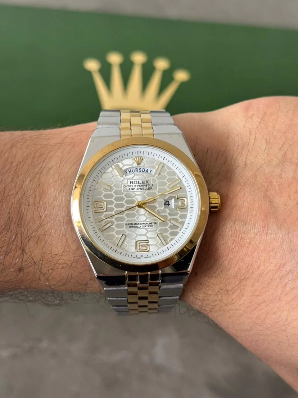 Reloj Bicolor Dorado con Esfera Plateada | Estilo Clásico Elegante Premium
