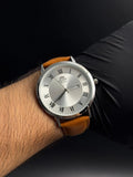 Reloj Clásico Cuero Café Claro con Esfera Plateada | Estilo Luxury Elegante