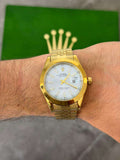 Reloj Dorado Texturizado con Esfera Azul Claro | Estilo Elegante Premium