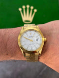 Reloj Dorado Texturizado con Esfera Plateada | Elegancia Clásica Premium