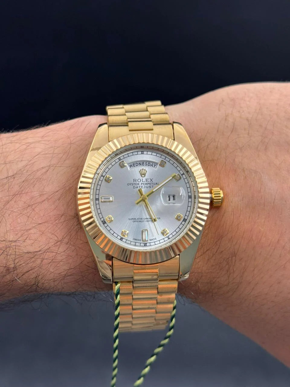 Reloj Diamond Dorado con Esfera Plateada | Lujo Brillante Premium 2026
