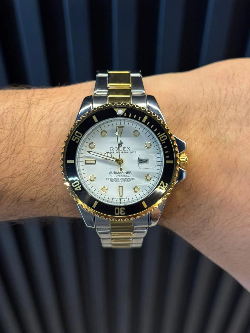Reloj Bicolor Dorado con Esfera Blanca | Elegancia Clásica Premium