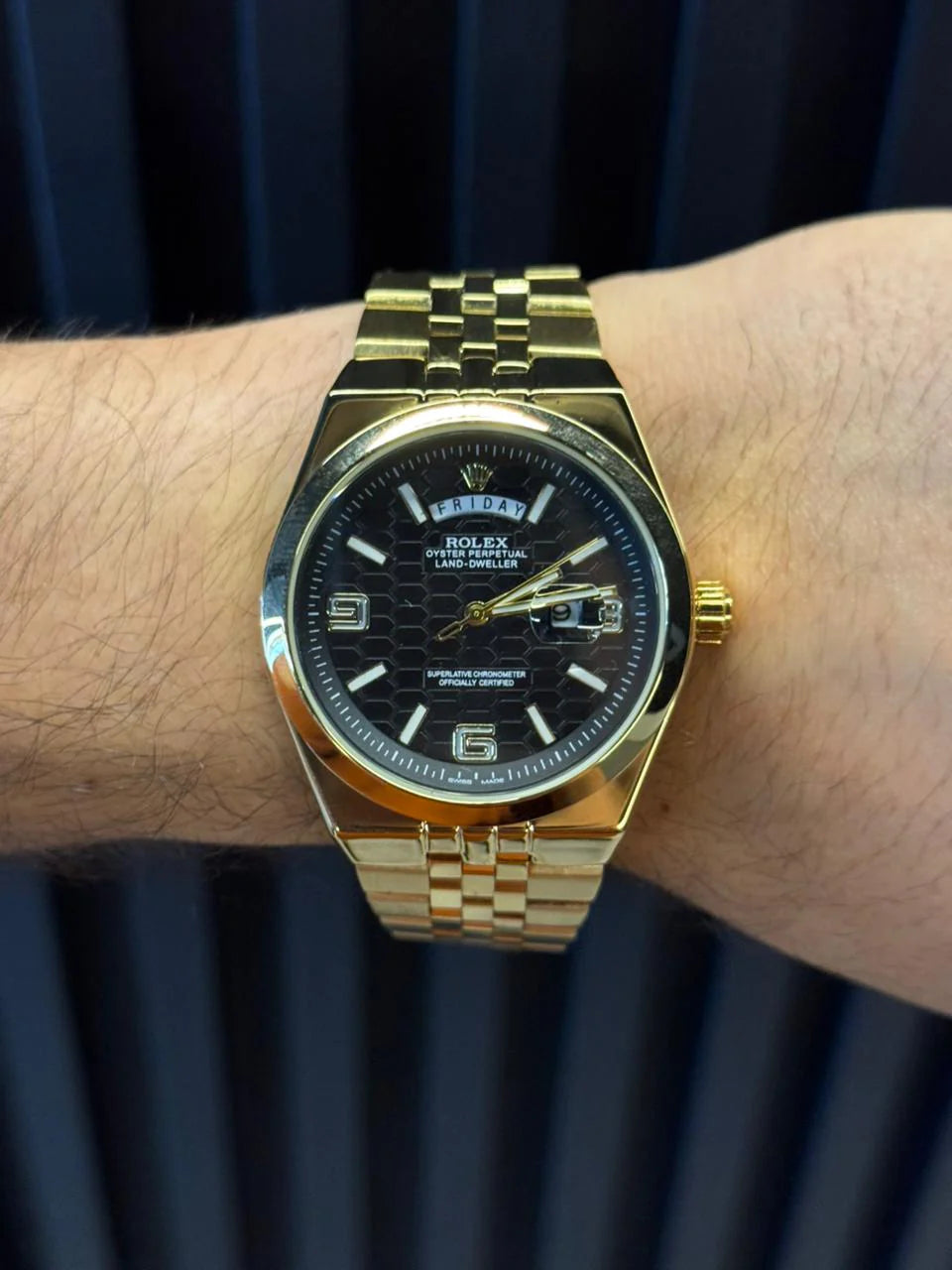 Reloj Dorado Liso con Esfera Negra | Estilo Elegante Minimalista Premium