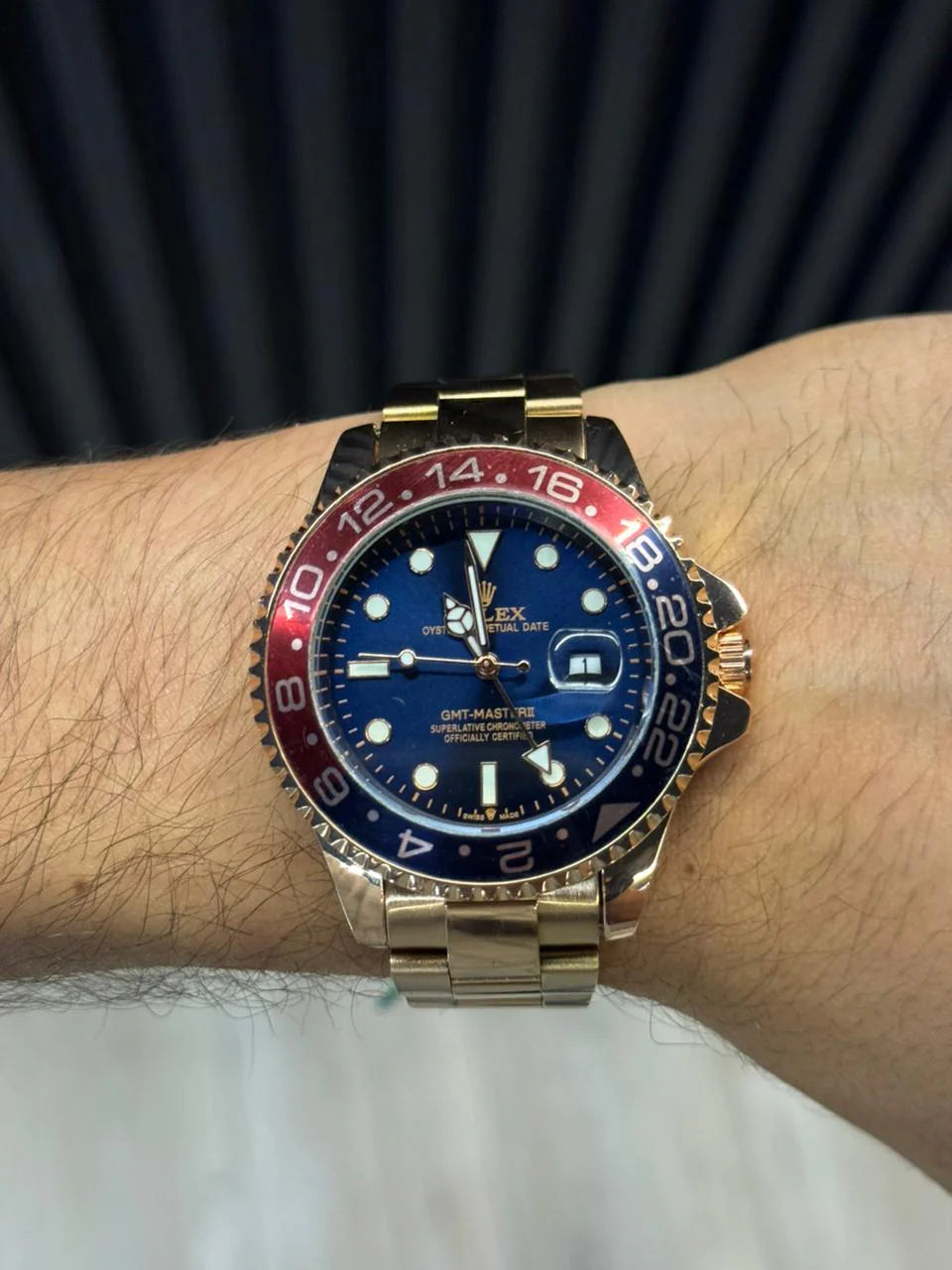 Reloj GMT Oro Rosa con Esfera Azul y Bisel Rojo/Negro | Lujo Deportivo Exclusivo