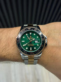 Reloj GMT Bicolor Dorado con Esfera Verde y Bisel Negro | Lujo Elegante Exclusivo