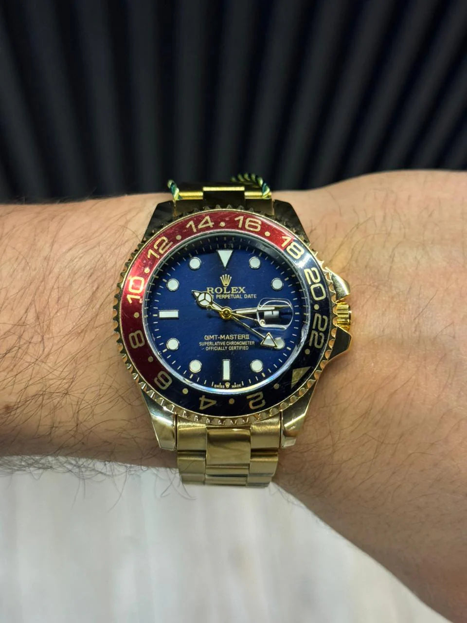 Reloj GMT Dorado con Esfera Azul y Bisel Azul/Rojo | Lujo Deportivo Premium