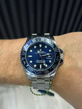 Reloj GMT Plateado con Esfera Azul y Bisel Azul | Elegancia Moderna Premium