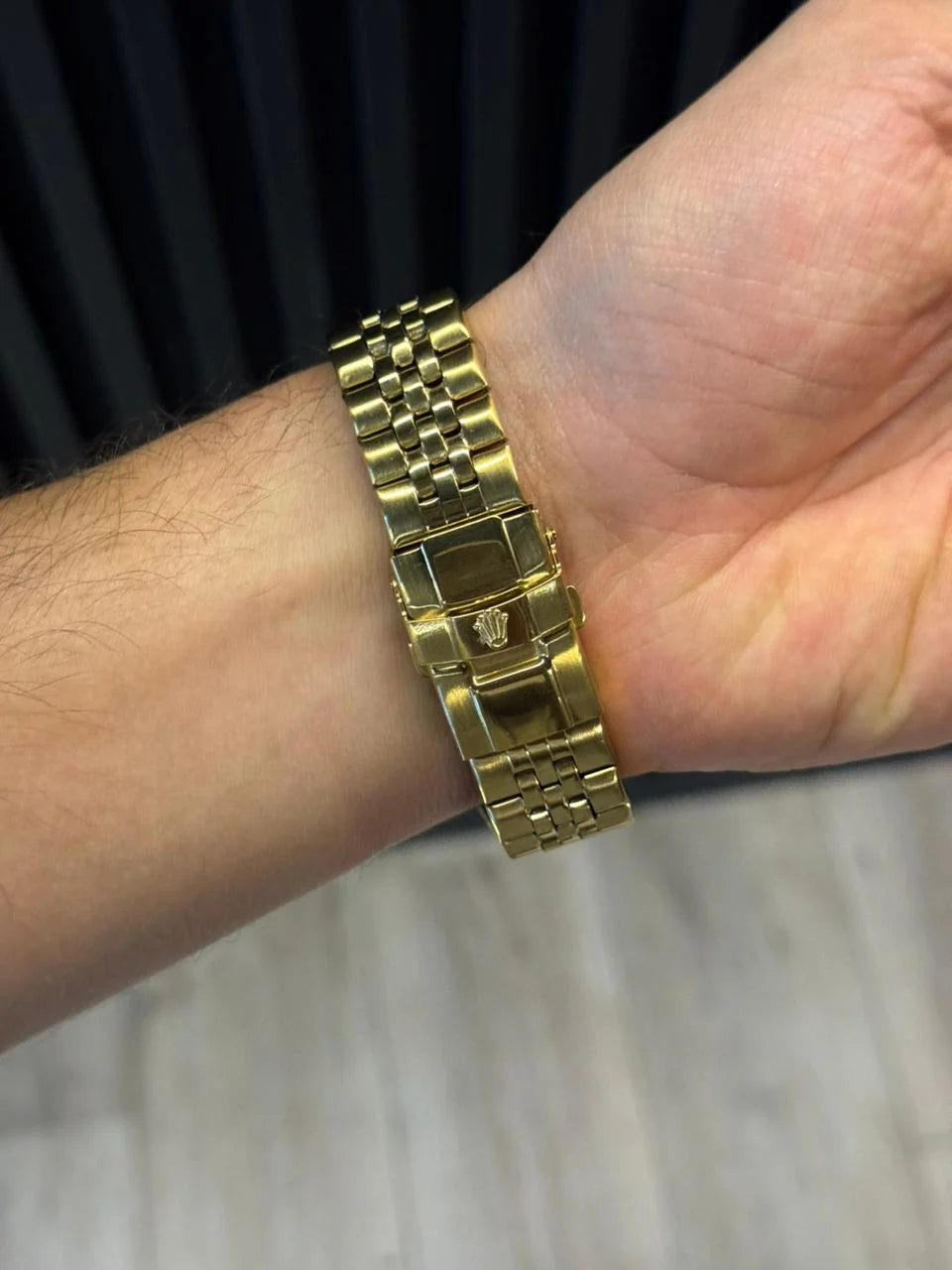 Reloj Master Dorado con Esfera Negra y Bisel Negro/Café | Lujo Elegante Exclusivo