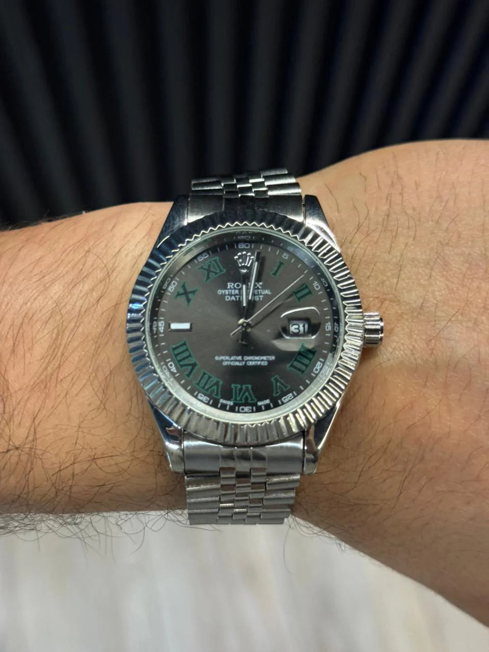 Reloj President Plateado con Esfera Gris Oscuro y Números Romanos | Estilo Minimalista Premium