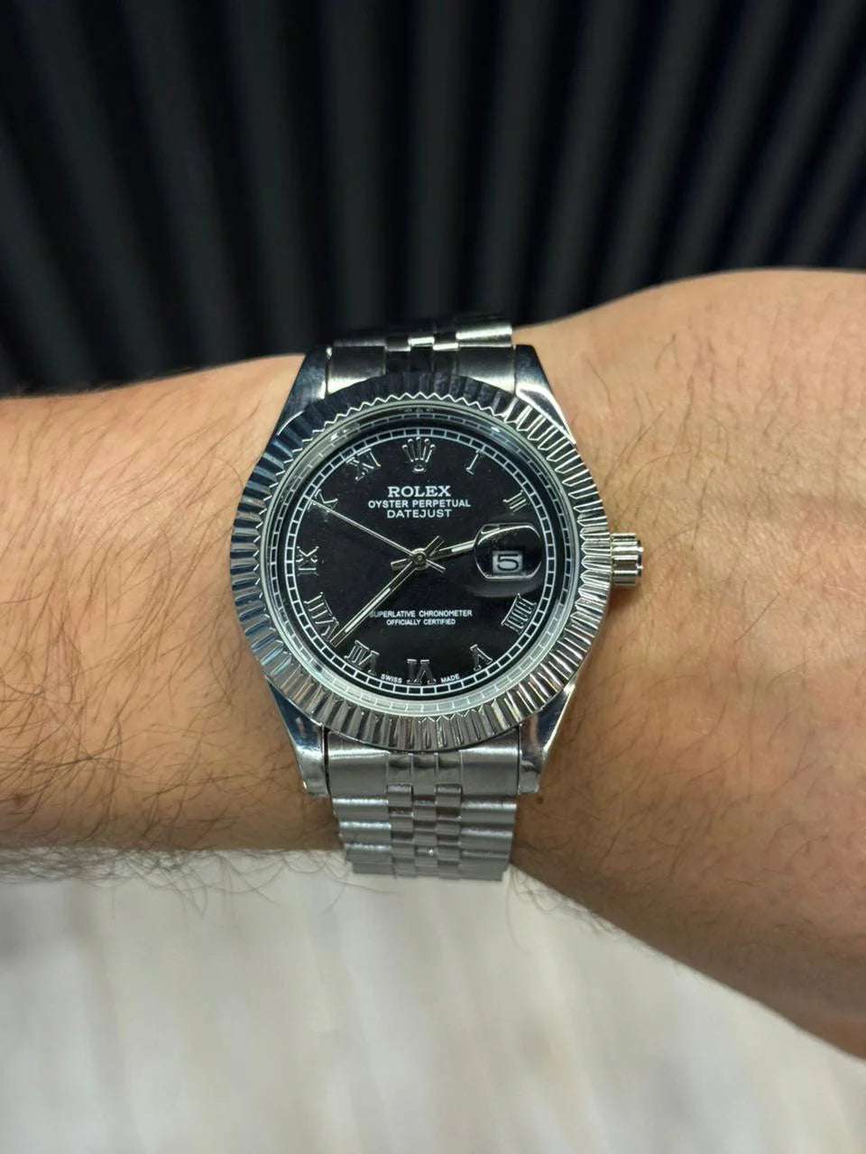 Reloj President Plateado con Esfera Negra y Números Romanos | Elegancia Clásica