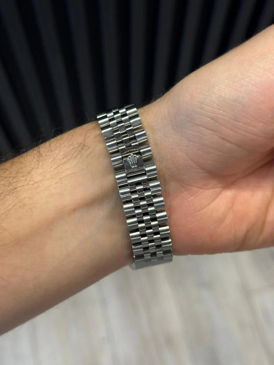 Reloj President Plateado con Esfera Negra y Números Romanos | Elegancia Clásica