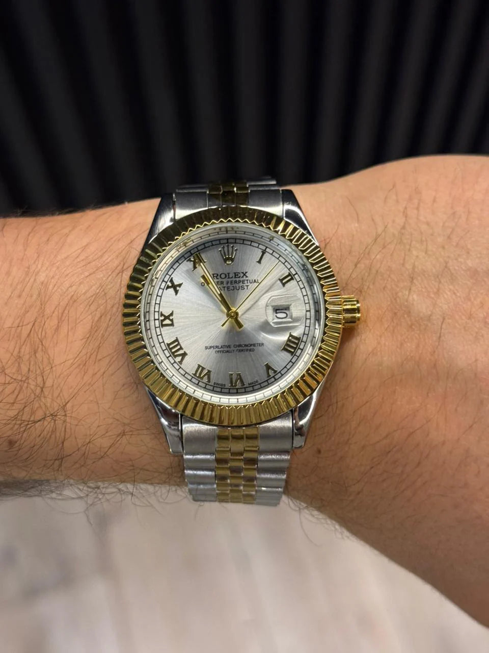 Reloj President Bicolor Dorado con Esfera Plateada y Números Romanos | Elegancia Versátil