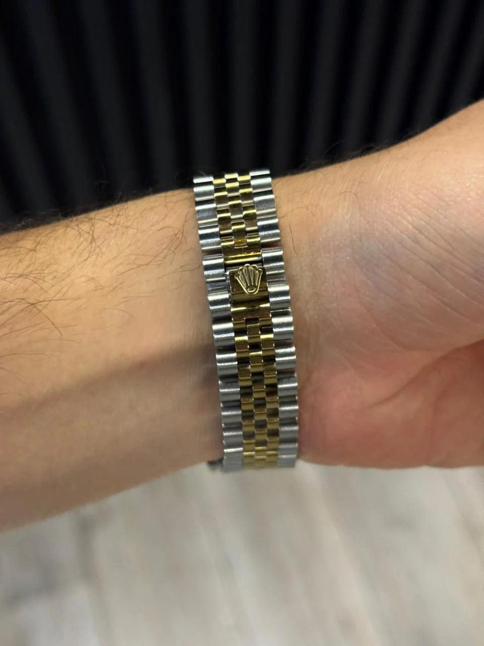 Reloj President Bicolor Dorado con Esfera Plateada y Números Romanos | Elegancia Versátil