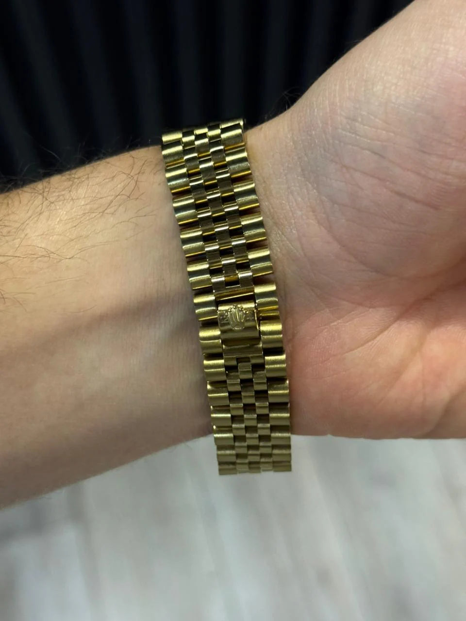 Reloj President Dorado con Esfera Negra y Números Romanos | Elegancia Atemporal