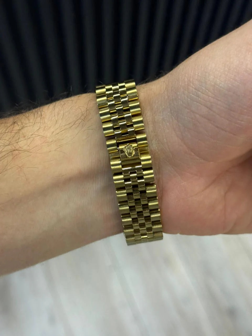 Reloj President Dorado con Esfera Gris Oscuro y Números Romanos | Elegancia Clásica
