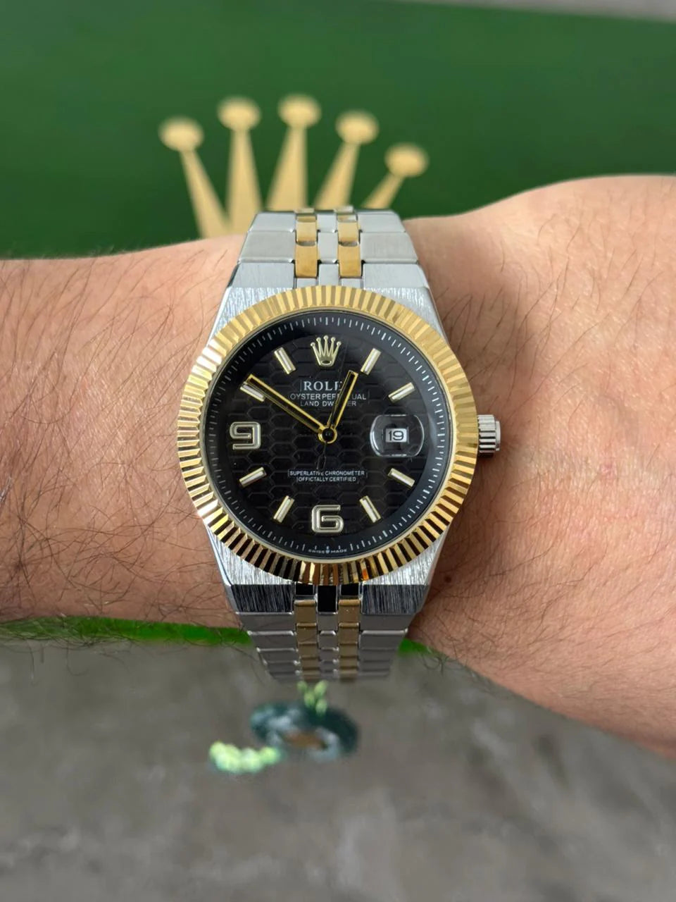 Reloj Bicolor Dorado con Esfera Negra | Estilo Elegante Luxury Premium