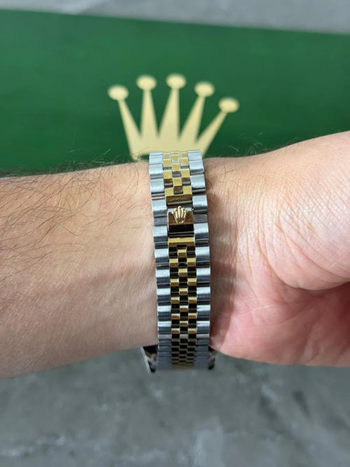 Reloj Bicolor Dorado Texturizado con Esfera Azul | Estilo Elegante Premium