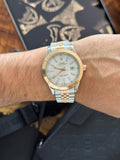 Reloj Bicolor Oro Rosa Texturizado con Esfera Plateada | Elegancia Moderna Premium