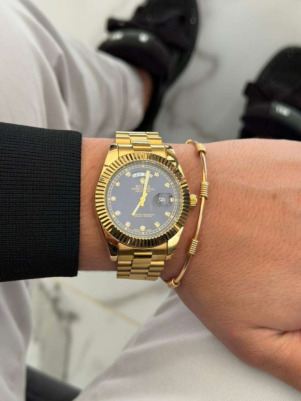 Reloj Dorado con Esfera Negra Estilo Diamond 2026 | Diseño Luxury Premium