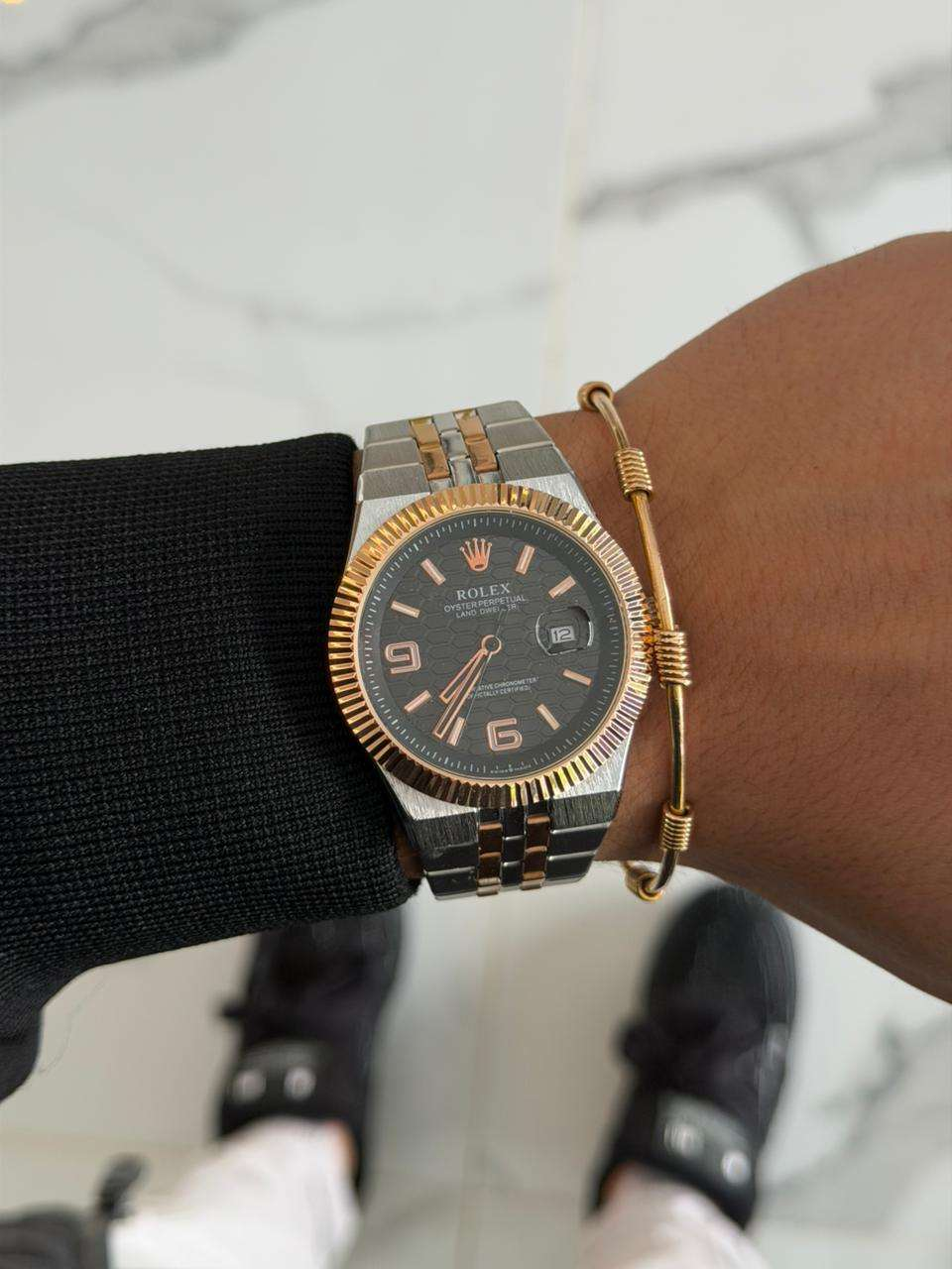 Reloj Bicolor Dorado con Esfera Negra | Estilo Elegante Luxury Premium