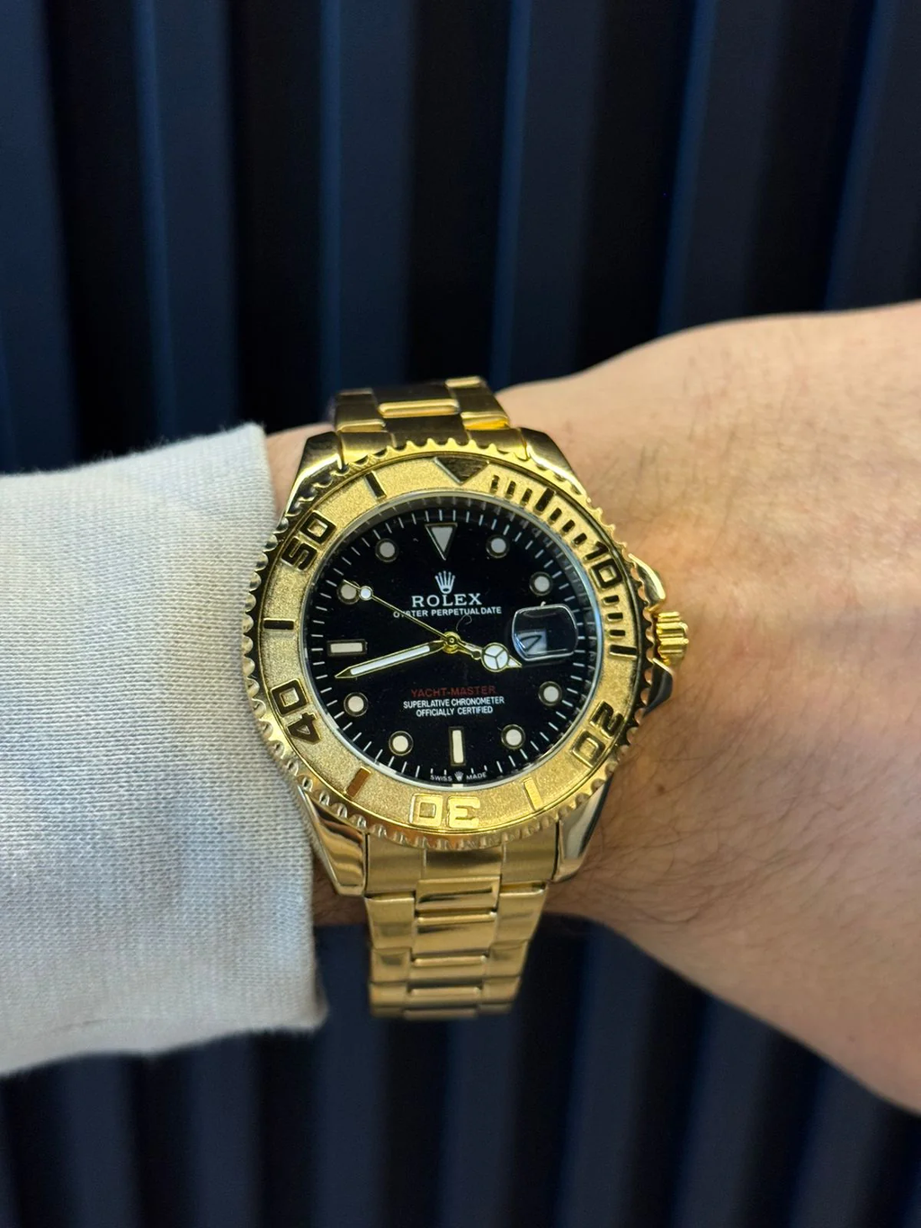 Reloj Dorado con Esfera Negra Estilo Master | Diseño Luxury Elegante Premium